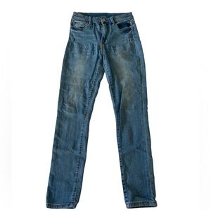 ⭐️2/20$ - BDG Blue Light Jeans High Rise